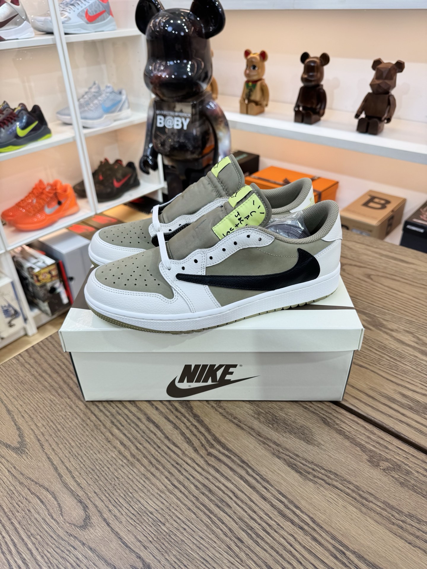 Travis Scott AJ1倒鉤 No.6 高爾夫球鞋 男女款 FZ3124-200 尺碼 35.5-48.5「US3.5-14」