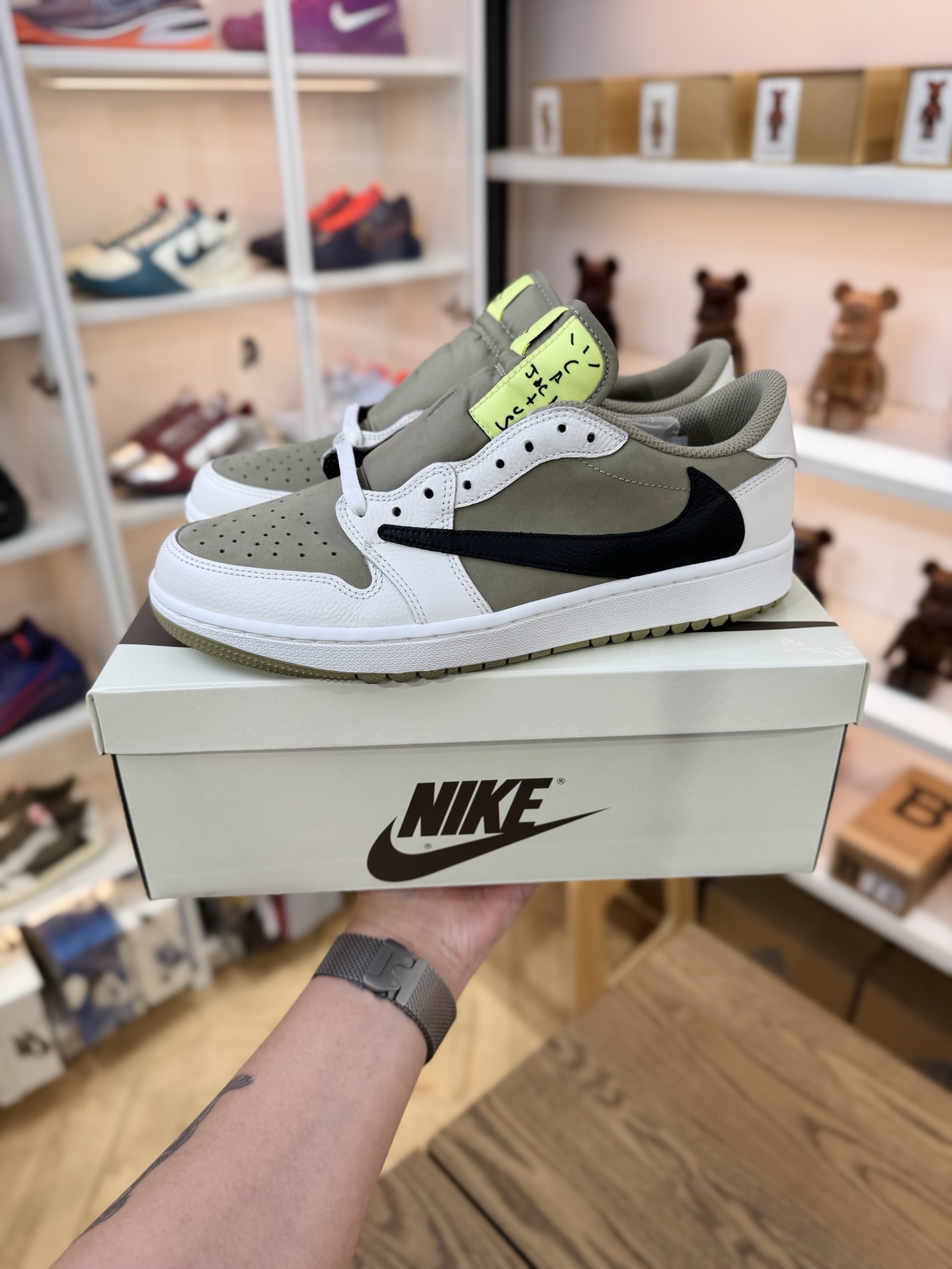 Travis Scott AJ1倒鉤 No.6 高爾夫球鞋 男女款 FZ3124-200 尺碼 35.5-48.5「US3.5-14」