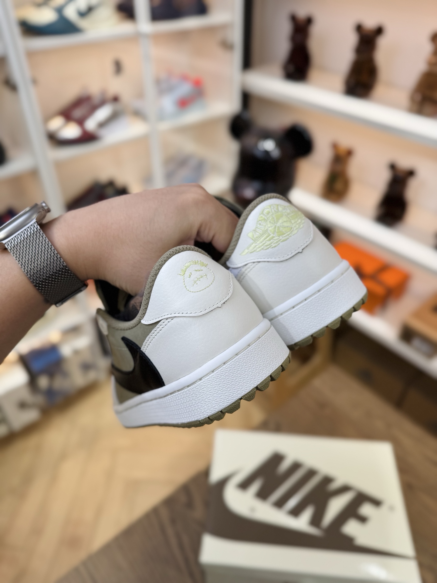Travis Scott AJ1倒鉤 No.6 高爾夫球鞋 男女款 FZ3124-200 尺碼 35.5-48.5「US3.5-14」