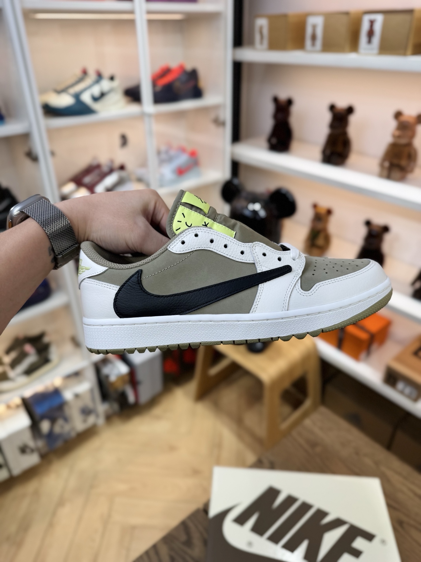 Travis Scott AJ1倒鉤 No.6 高爾夫球鞋 男女款 FZ3124-200 尺碼 35.5-48.5「US3.5-14」