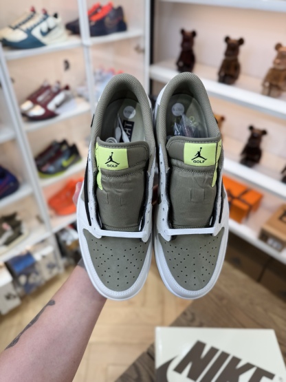 Travis Scott AJ1倒鉤 No.6 高爾夫球鞋 男女款 FZ3124-200 尺碼 35.5-48.5「US3.5-14」