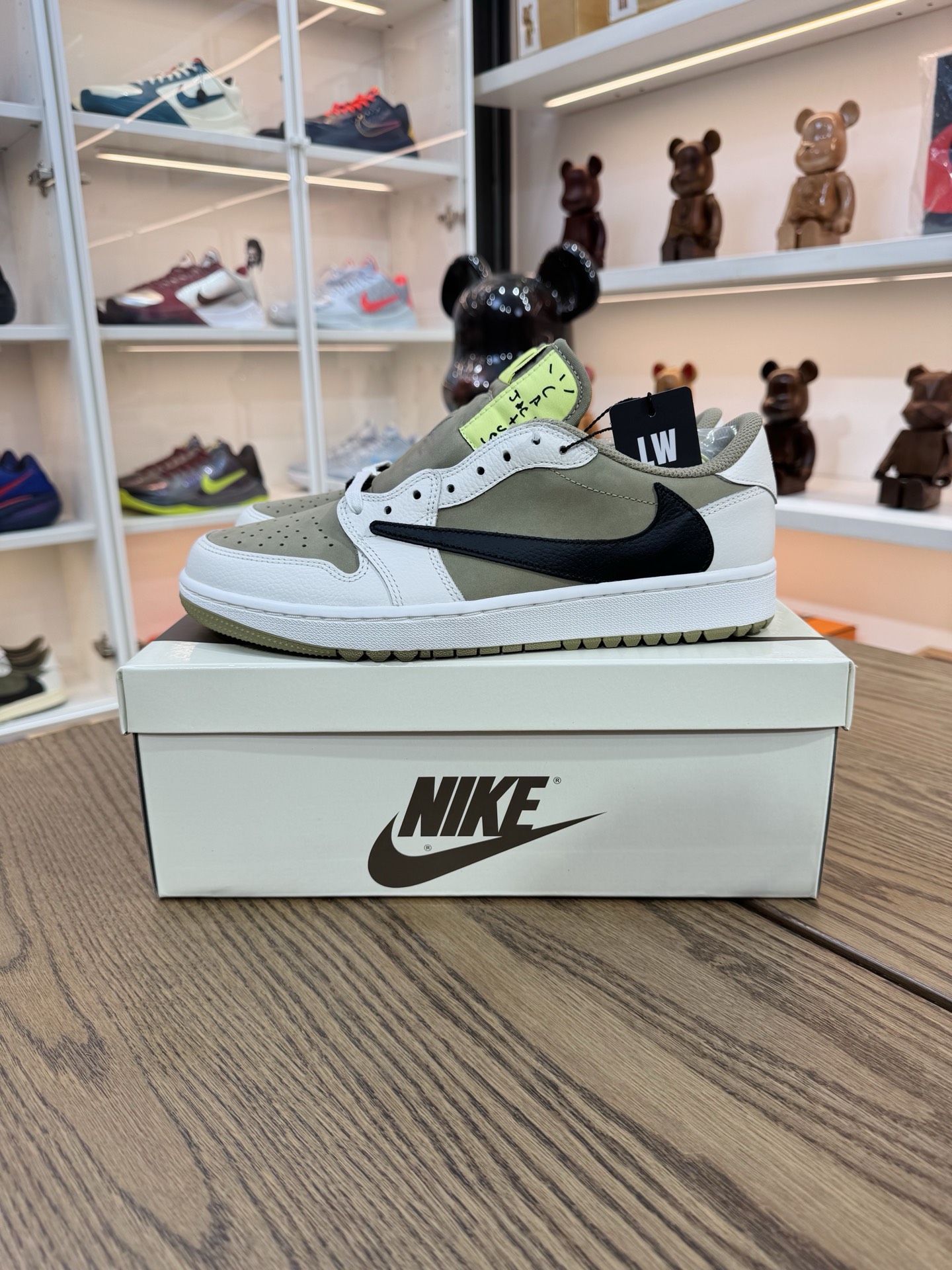Travis Scott AJ1倒鉤 No.6 高爾夫球鞋 男女款 FZ3124-200 尺碼 35.5-48.5「US3.5-14」