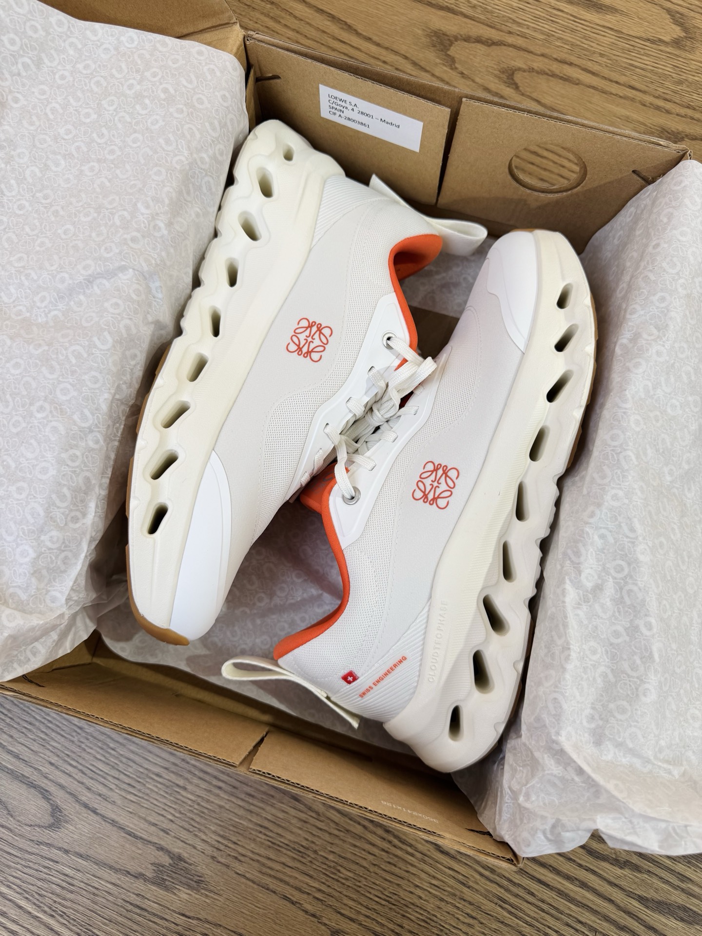 On昂跑 x LOEWE 羅意威 聯名款 Cloudtilt 2.0 橙色 尺碼 36-47.5