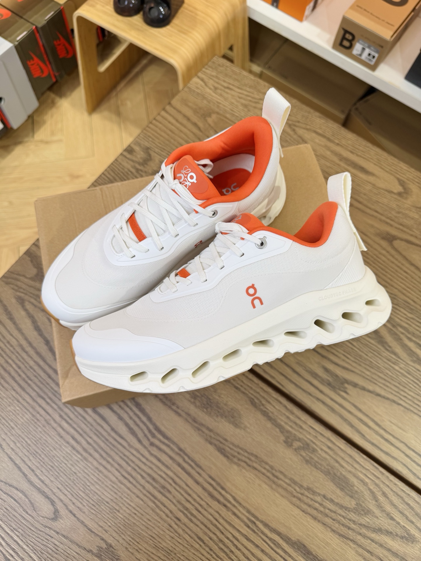 On昂跑 x LOEWE 羅意威 聯名款 Cloudtilt 2.0 橙色 尺碼 36-47.5