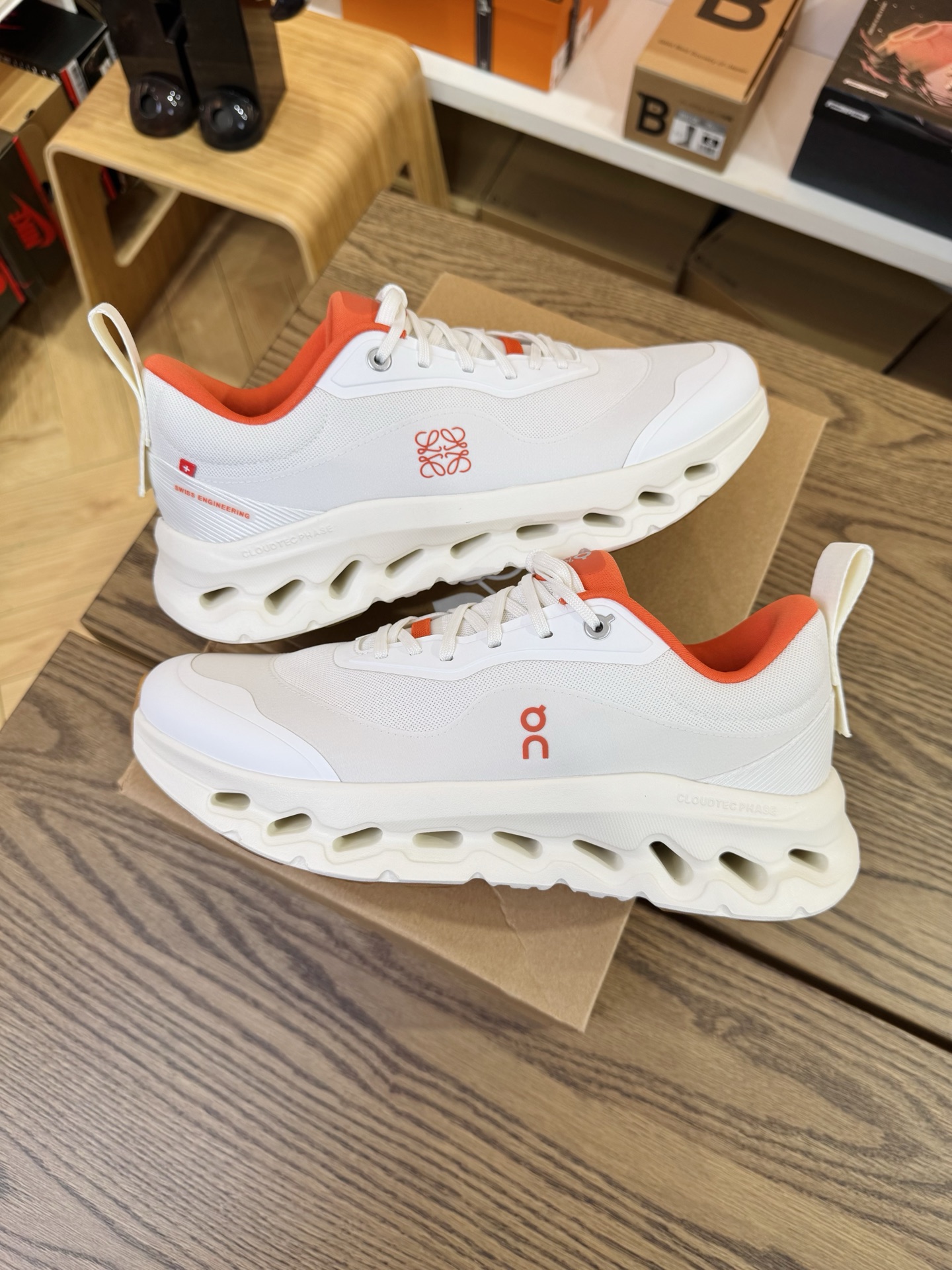 On昂跑 x LOEWE 羅意威 聯名款 Cloudtilt 2.0 橙色 尺碼 36-47.5