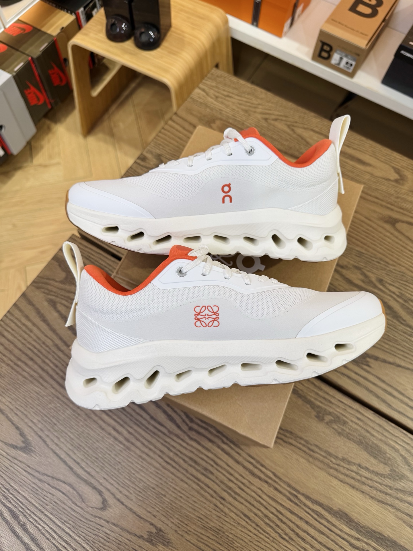 On昂跑 x LOEWE 羅意威 聯名款 Cloudtilt 2.0 橙色 尺碼 36-47.5