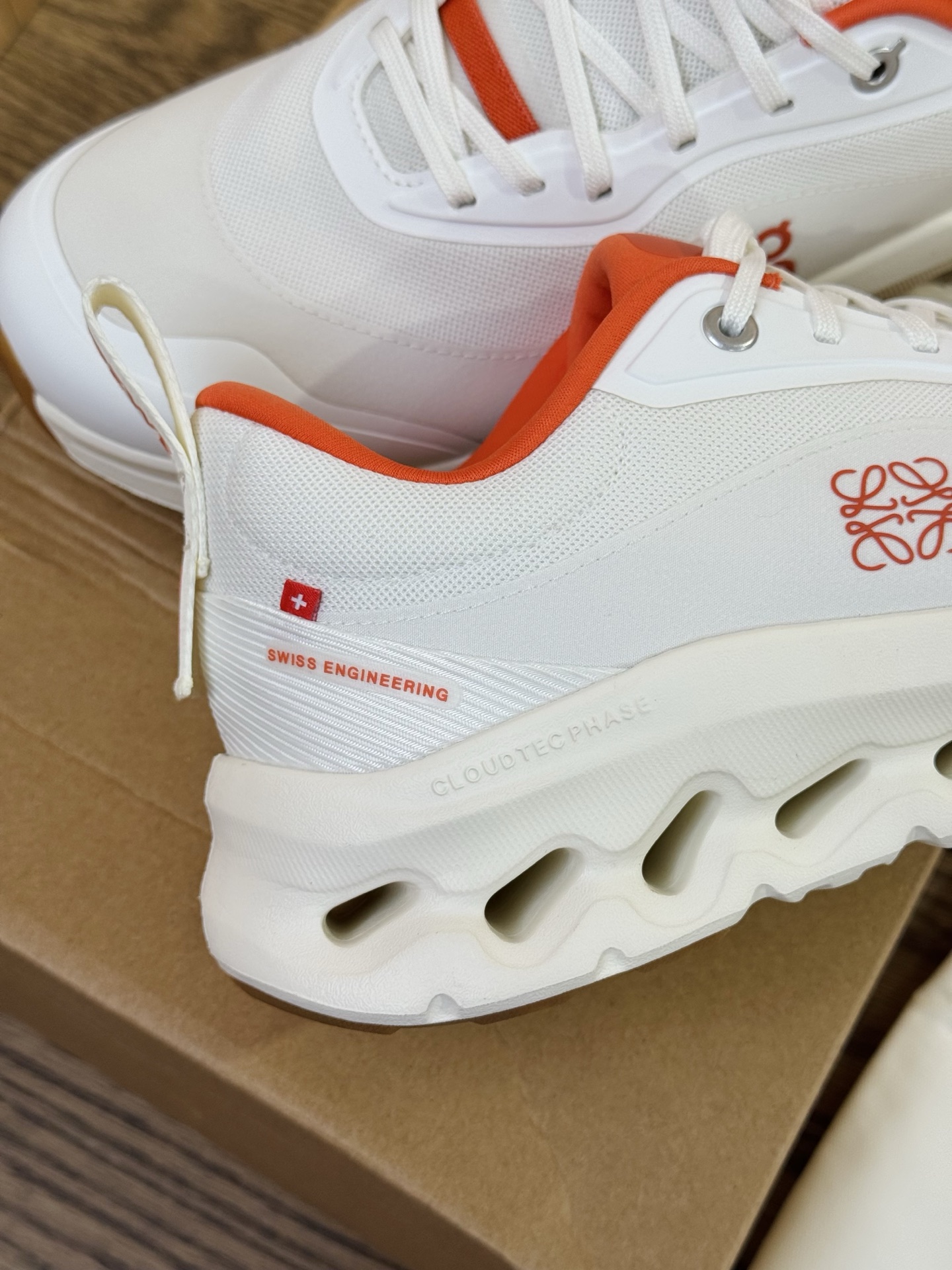 On昂跑 x LOEWE 羅意威 聯名款 Cloudtilt 2.0 橙色 尺碼 36-47.5