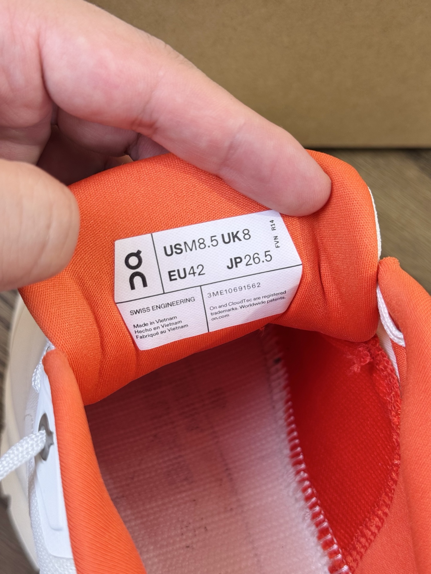 On昂跑 x LOEWE 羅意威 聯名款 Cloudtilt 2.0 橙色 尺碼 36-47.5