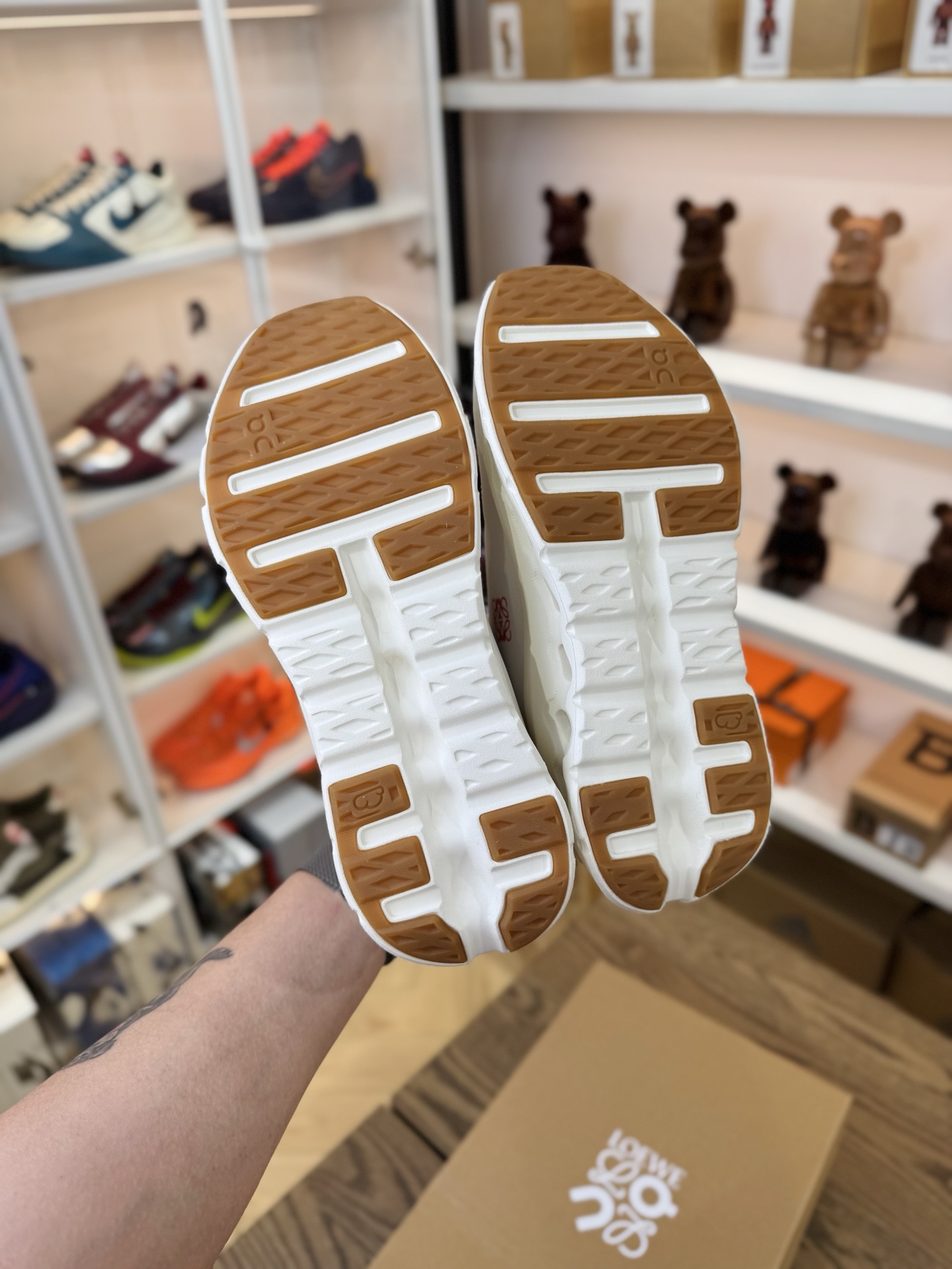 On昂跑 x LOEWE 羅意威 聯名款 Cloudtilt 2.0 橙色 尺碼 36-47.5
