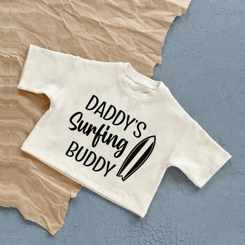DADDY'S SURFING BUDDYベビーサーフボードプリント ホワイトカジュアルTシャツ - 白 - 2～3歳 - image 1