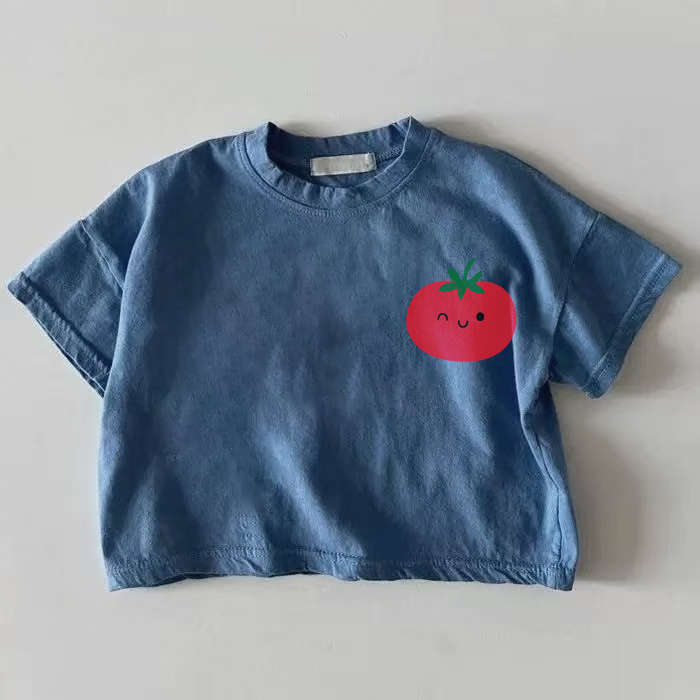 赤ちゃんが笑顔のトマト柄ブルーTシャツ - 青 - 18～24ヶ月 - image 1
