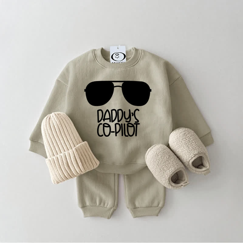 DADDY'S CO-PILOT ベビー スウェットスーツ 2ピースセット - グレーグリーン - 2～3歳 - image 1