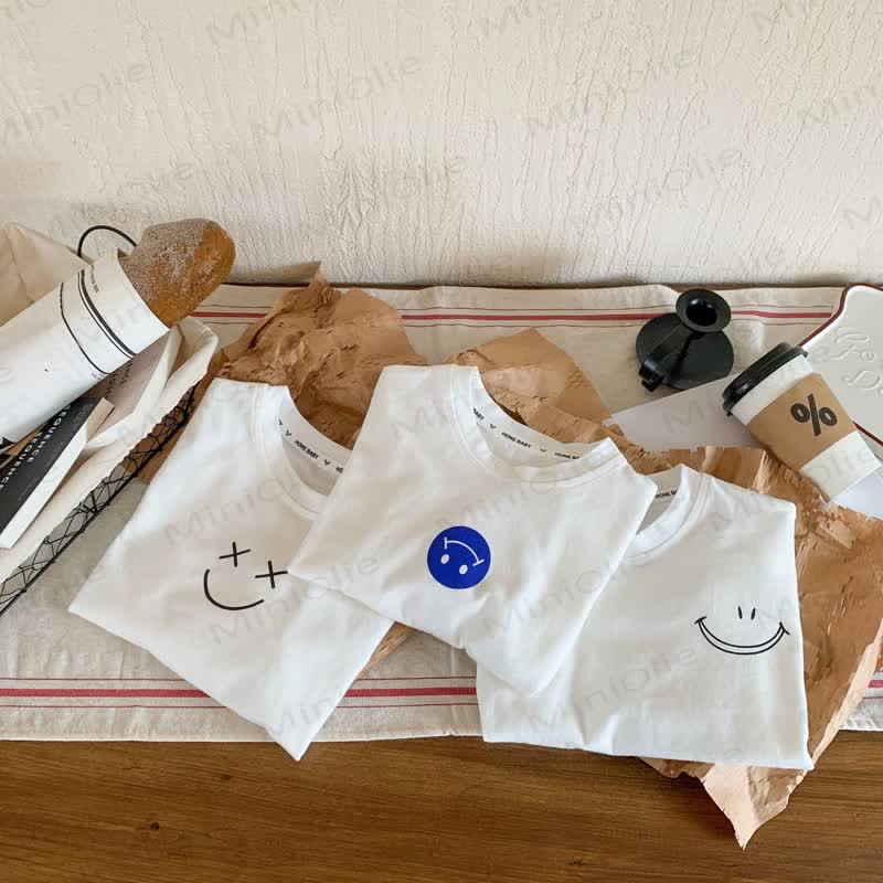 キッズスマイルフェイスホワイトシンプルTシャツ - image 3