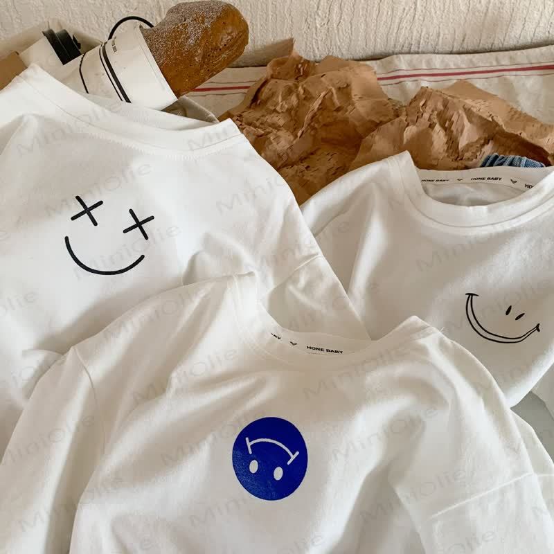 キッズスマイルフェイスホワイトシンプルTシャツ - image 6