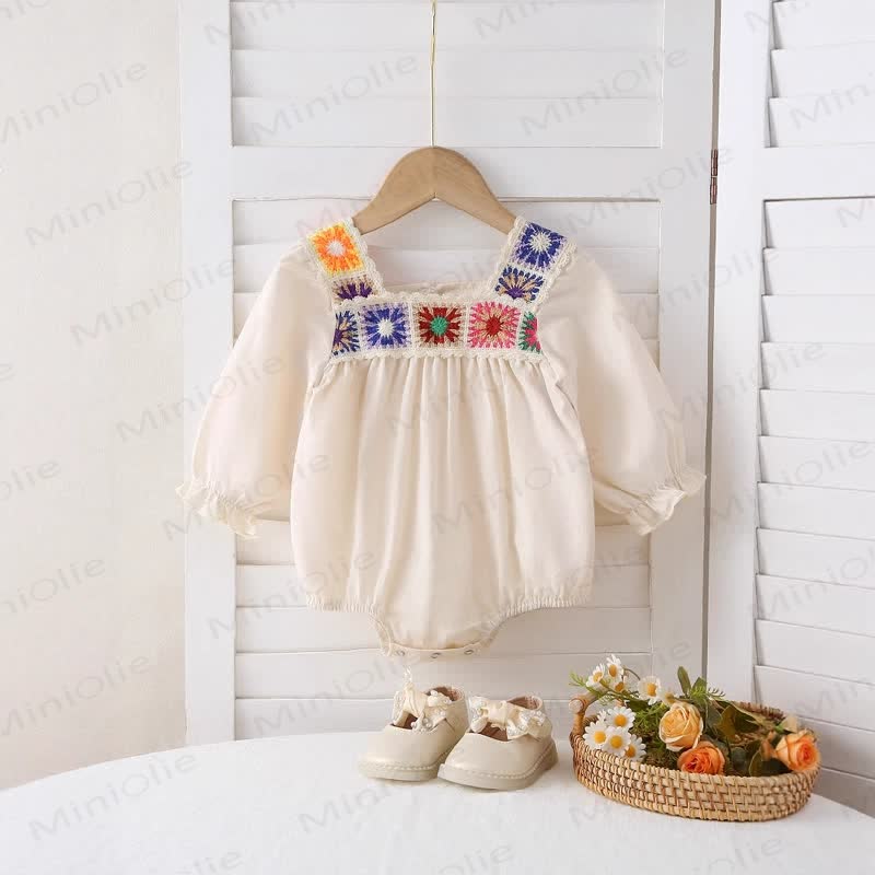 ベビー刺繍入りベージュボディスーツ - image 2
