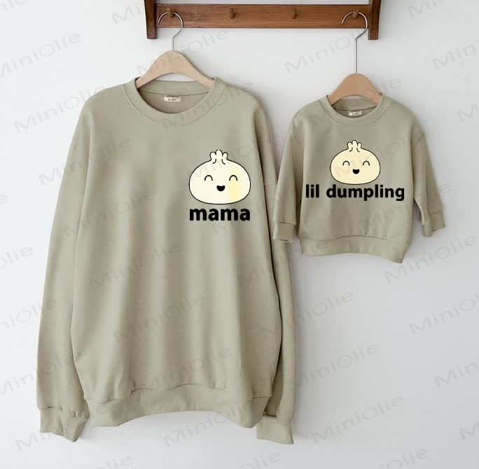 MAMA/LIL DUMPLINGママと赤ちゃんのファミリースウェットシャツ - グレーグリーン - 大人用スウェットシャツ：XL - image 1