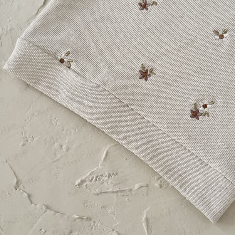 女の子用刺繍フラワーストライプニット2ピースセット - image 8