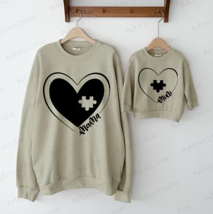 MAMA/MINIママと赤ちゃんのパズルハートファミリースウェットシャツ - グレーグリーン - 大人用スウェットシャツ：XL - image 1