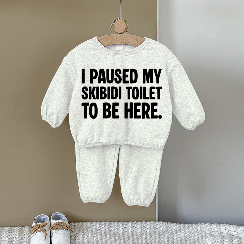 I PAUSED MY SKIBIDI TOILET TO BE HEREベビーグレースウェットシャツ2点セット - グレー - 2～3歳 - image 1