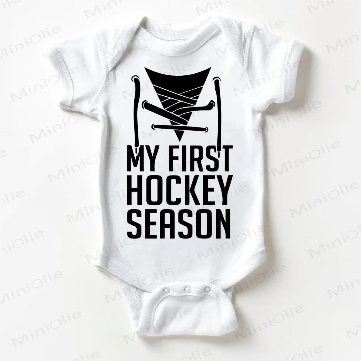 MY FIRST HOCKEY SEASONベビーホワイトボディスーツ - 白 - 18～24ヶ月 - image 1