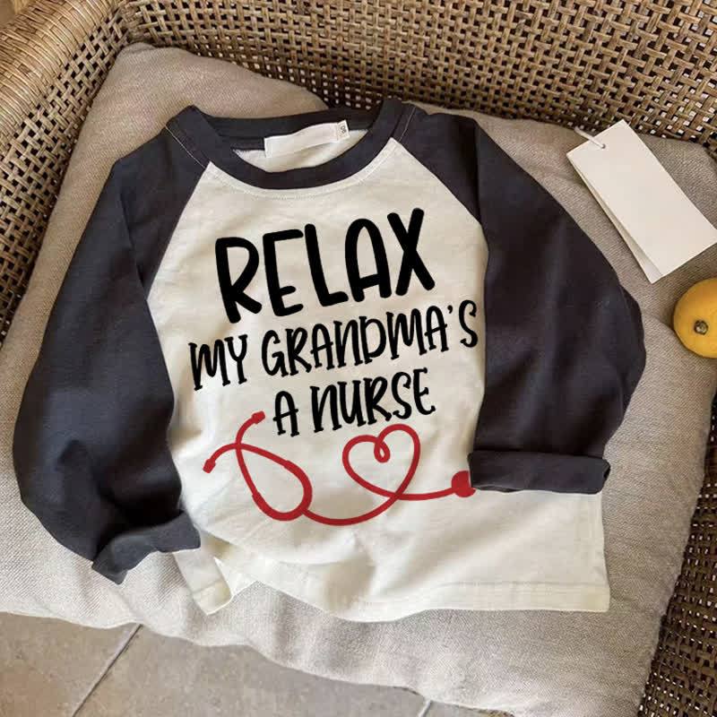 RELAX MY GRANDMA'S A NURSEベビーラブ ダークグレー ラグランTシャツ - ドラック・グレイ - 2～3歳 - image 1