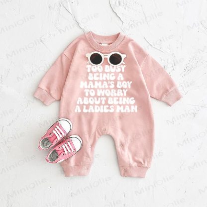 TOO BUSY BEING A MAMA'S BOY TO WORRY ABOUT BEING A LADIES MANベビーピンクのロンパース - ピンク - 2～3歳 - image 1