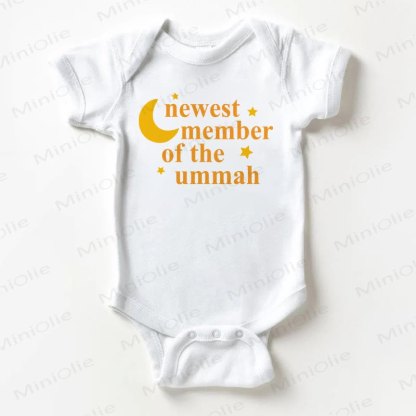 NEWEST MEMBER OF THE UMMAHベビーホワイトボディスーツ - 白 - 18～24ヶ月 - image 1