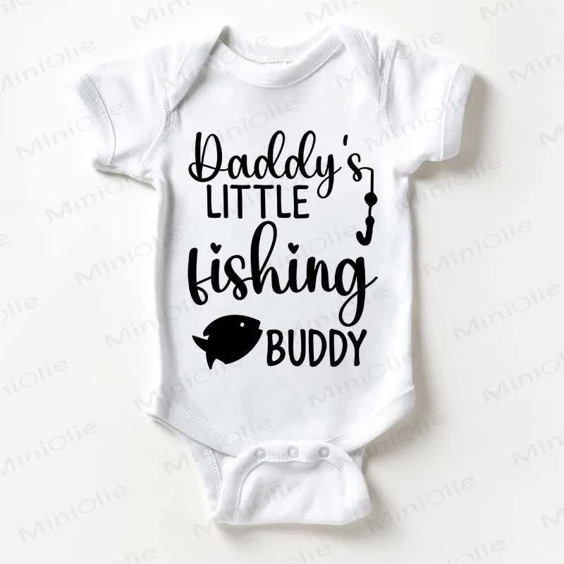 DADDY'S LITTLE FISHING BUDDY仲間 ベビーホワイトボディスーツ - 白 - 18～24ヶ月 - image 1