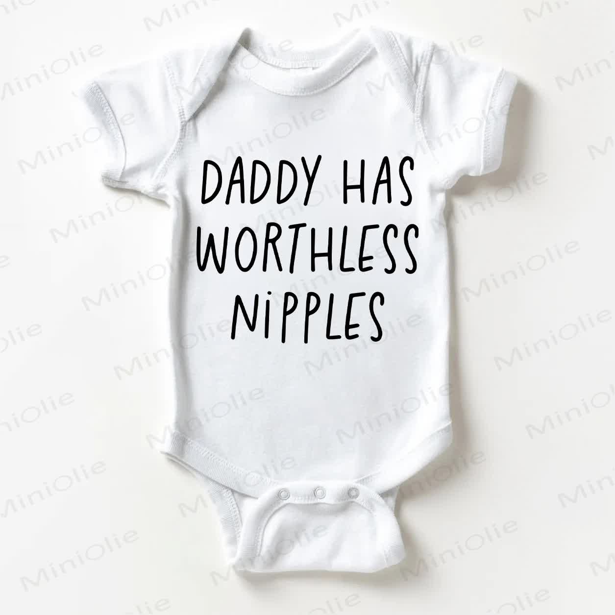 DADDY HAS WORTHLESS NIPPLESベビーホワイトボディスーツ - 白 - 18～24ヶ月 - image 1