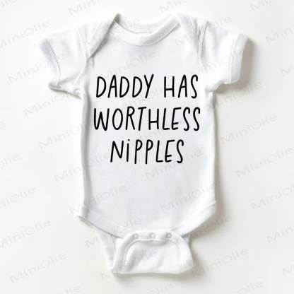 DADDY HAS WORTHLESS NIPPLESベビーホワイトボディスーツ - 白 - 18～24ヶ月 - image 1