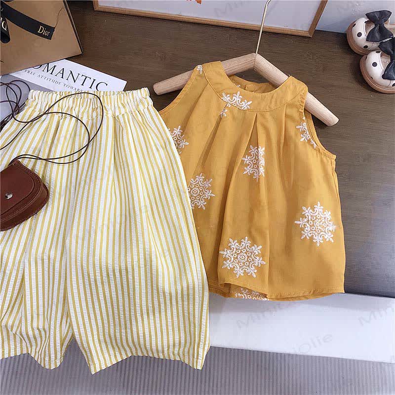 幼児用刺繍入りTシャツとストライプパンツの2ピースセット - image 2