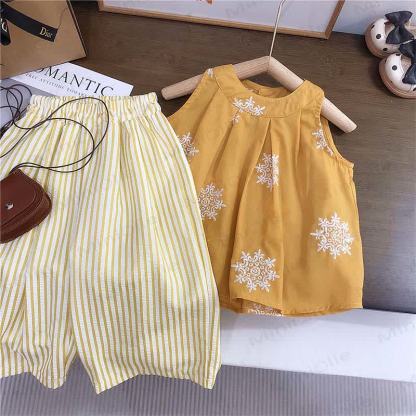 幼児用刺繍入りTシャツとストライプパンツの2ピースセット - image 2