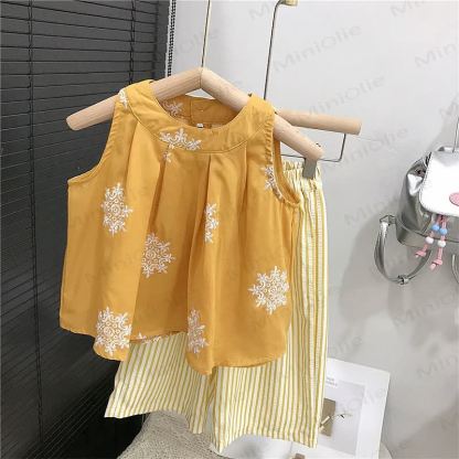 幼児用刺繍入りTシャツとストライプパンツの2ピースセット - image 3