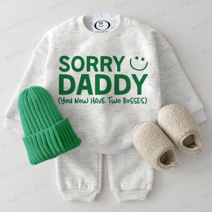 SORRY DADDY（これでボスがTWOになったよ）ベビー用スウェットシャツ 2点セット ライトグレー - ライトグレー - 2～3歳 - image 1