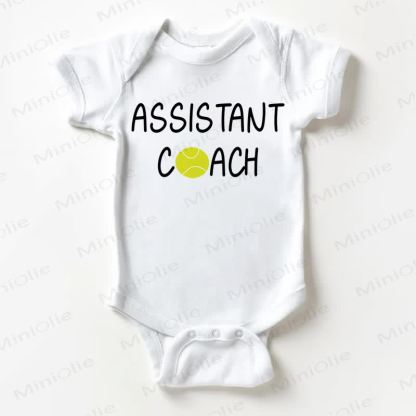 ASSISTANT COACH　ベビーホワイトボディスーツ - 白 - 18～24ヶ月 - image 1