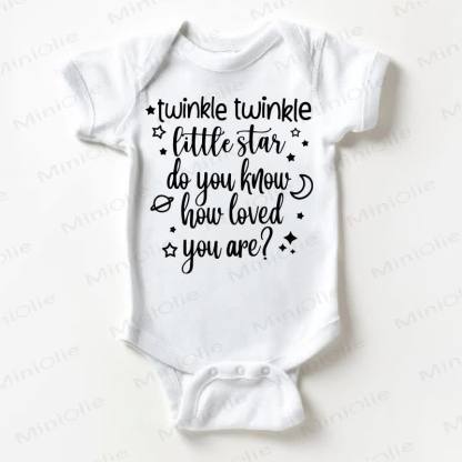 TWINKLE TWINKLE LITTLE STAR DO YOU KNOW HOW LOVED YOU ARE?ベビー用ホワイトボディスーツ - 白 - 18～24ヶ月 - image 1