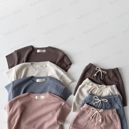 ベビーソフトなリブ編みTシャツとドローストリングショーツのセット - image 3