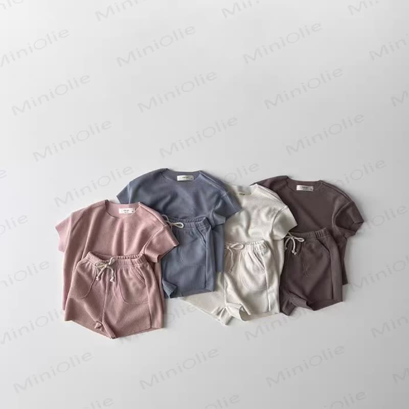ベビーソフトなリブ編みTシャツとドローストリングショーツのセット - image 4