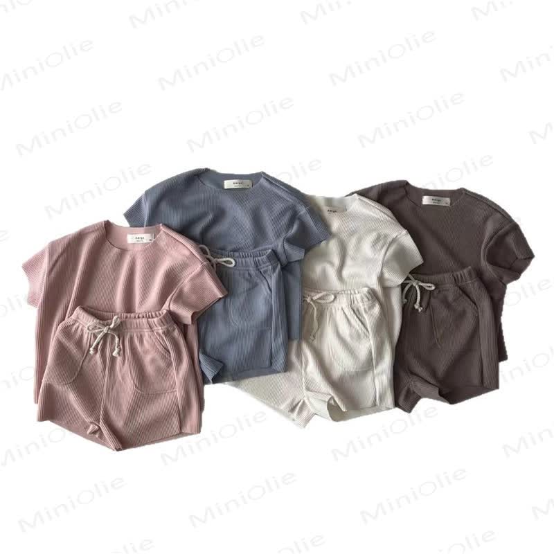 ベビーソフトなリブ編みTシャツとドローストリングショーツのセット - image 5