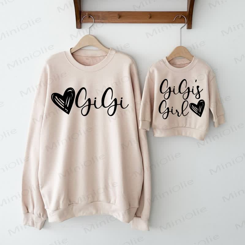 GIGI/GIGI'S GIRLベビー ベージュ ファミリースウェットシャツ - ベージュ - 大人用スウェットシャツ：XL - image 1