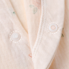 ベビーガール用ローズプリントロンパース - image 4