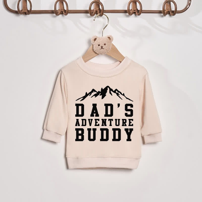 ADVENTURE DAD/DAD'S ADVENTURE BUDDYのスローガン入りファミリースウェットシャツ - ベージュ - ベビースウェットシャツ: 2～3歳 - image 2