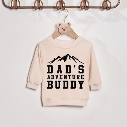 ADVENTURE DAD/DAD'S ADVENTURE BUDDYのスローガン入りファミリースウェットシャツ - ベージュ - ベビースウェットシャツ: 2～3歳 - image 2