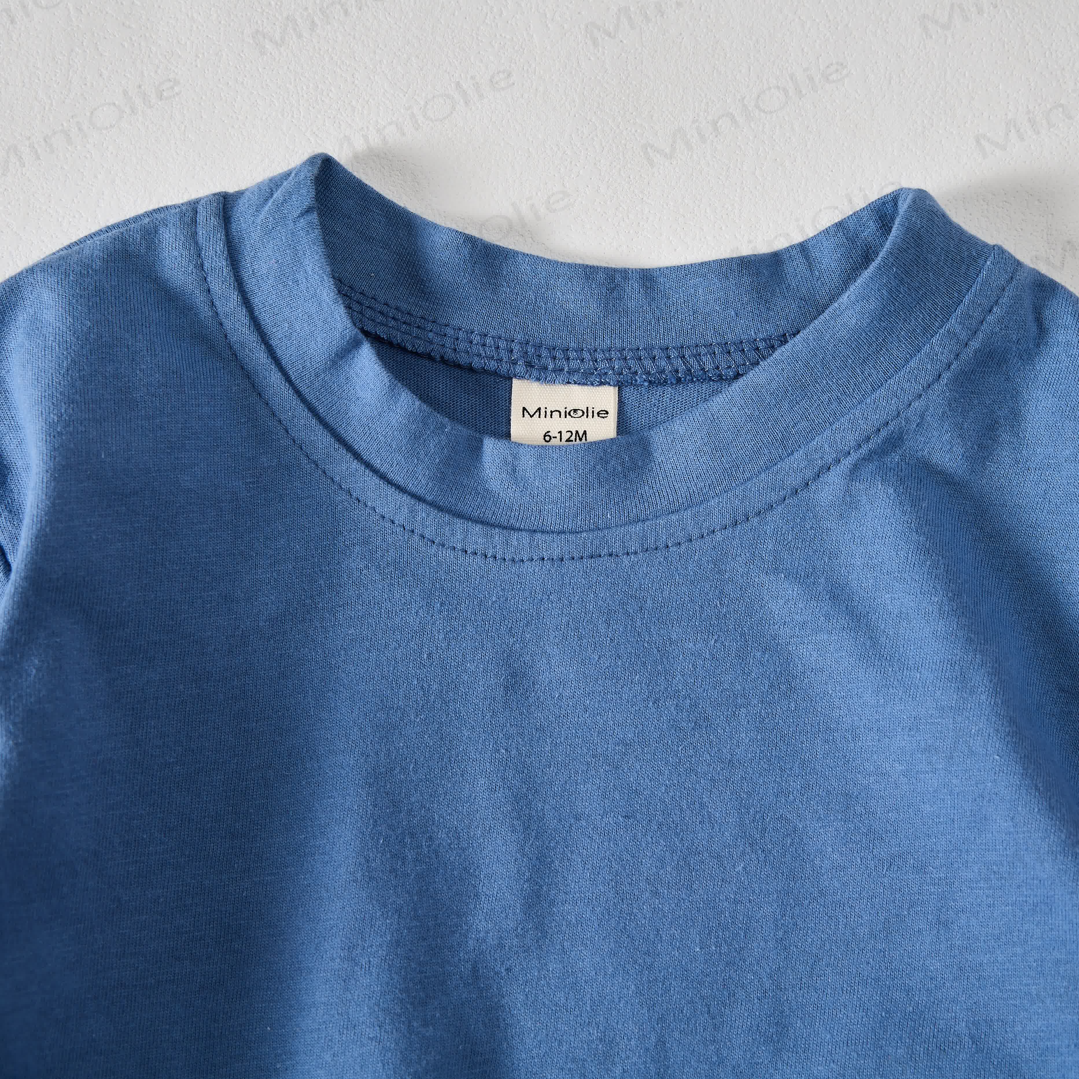 ベビーフィッシュプリントのブルーTシャツ - image 3
