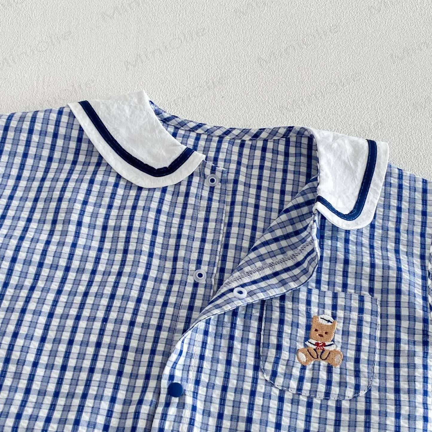 男の子用、クマ柄ブルーチェック柄サマーノースリーブロンパース - image 4