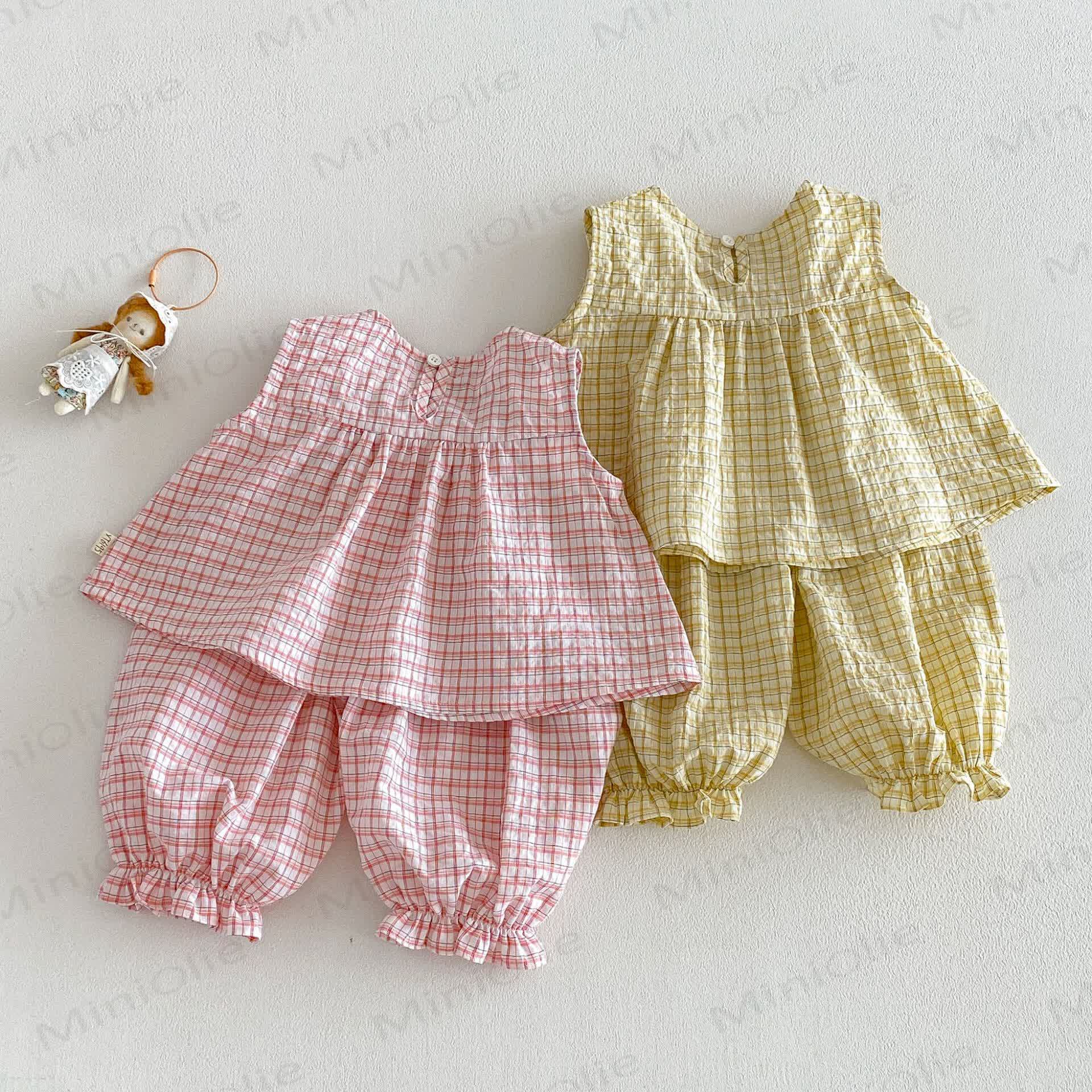 ベビー・幼児用女の子向けチェック柄ノースリーブセット - image 1