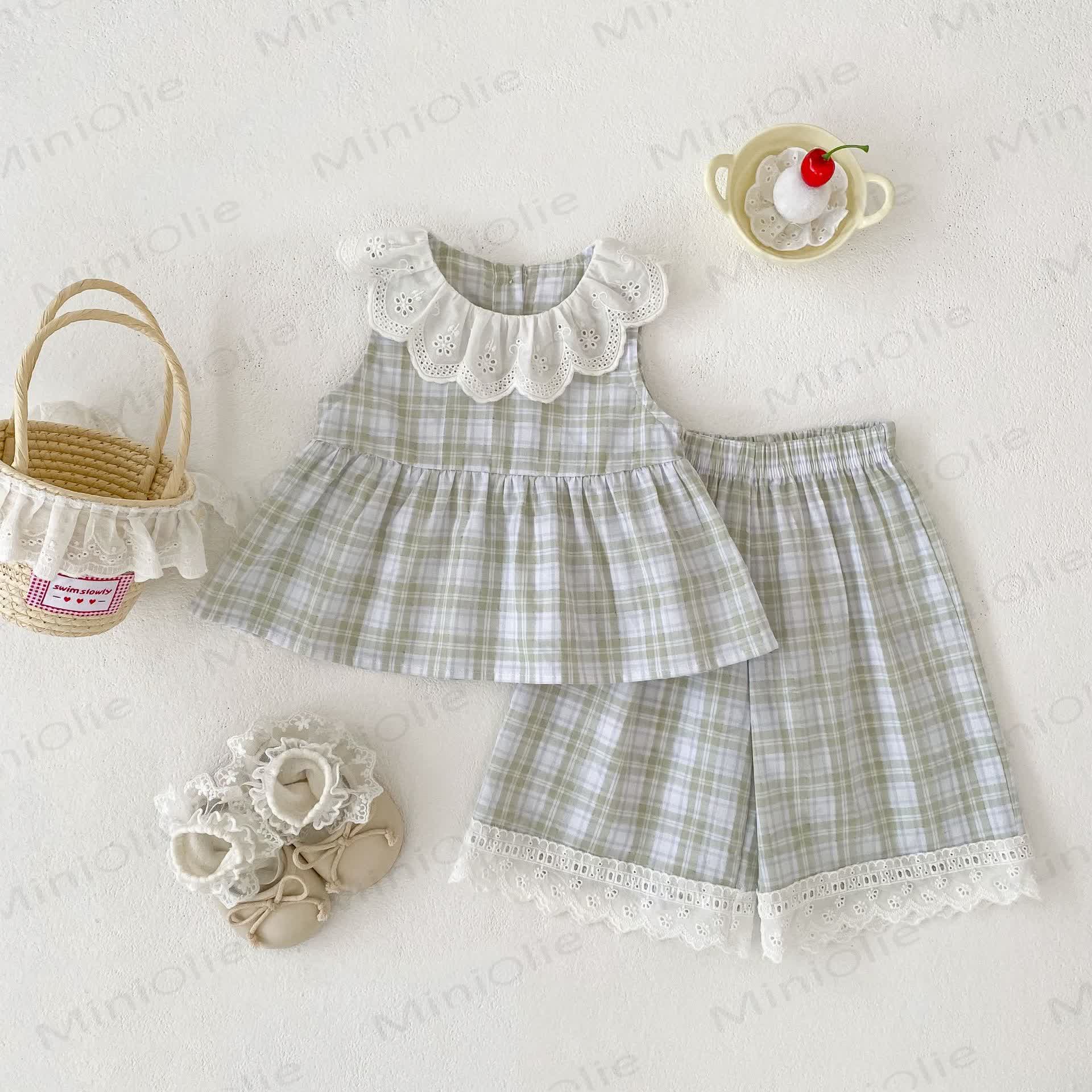 ベビー・幼児用女の子向けチェック柄ノースリーブトップス＆ショートパンツセット - 緑 - 4～5歳 - image 2