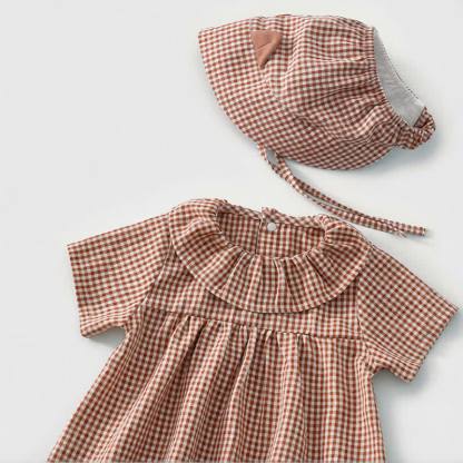 ベビーガール用ギンガムチェック柄フリル襟Tシャツ＆ショートパンツ2点セット（帽子付き） - image 1