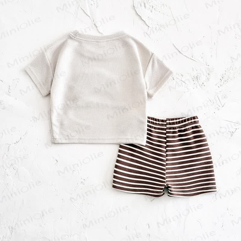 ベビーワッフルクロワッサン柄Tシャツとストライプ柄ショートパンツのツーピースセット - image 2