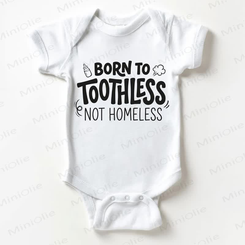 歯が生えてはいるが、TOOTHLESS NOT HOMELESSスローガン入りホワイトボディスーツ - 白 - 18～24ヶ月 - image 1